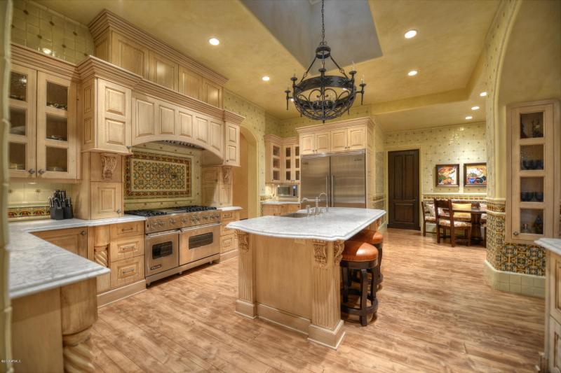 UNBELIEVABLE GOURMET KITCHEN