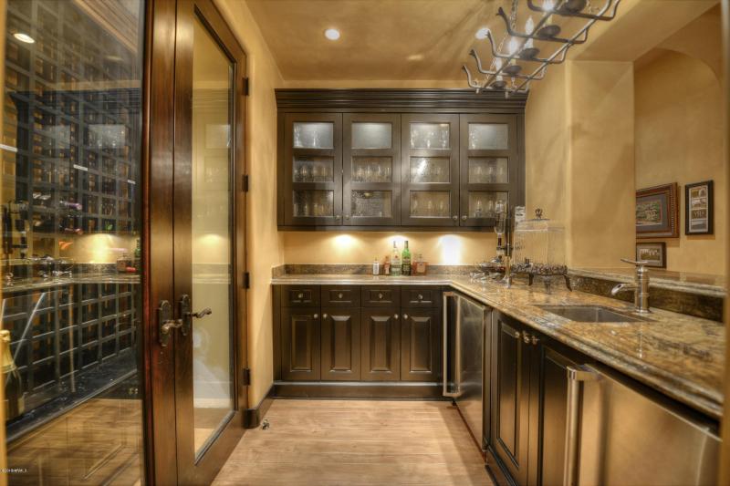 ELEGANT BAR, TEMP CONTROLLED WINE ROOM