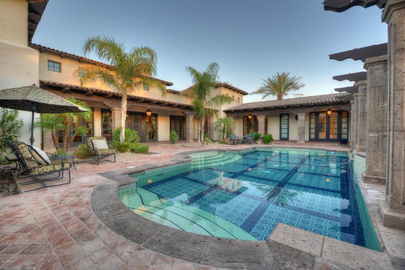 HOUSE WRAPS COMPLETELY AROUND POOL