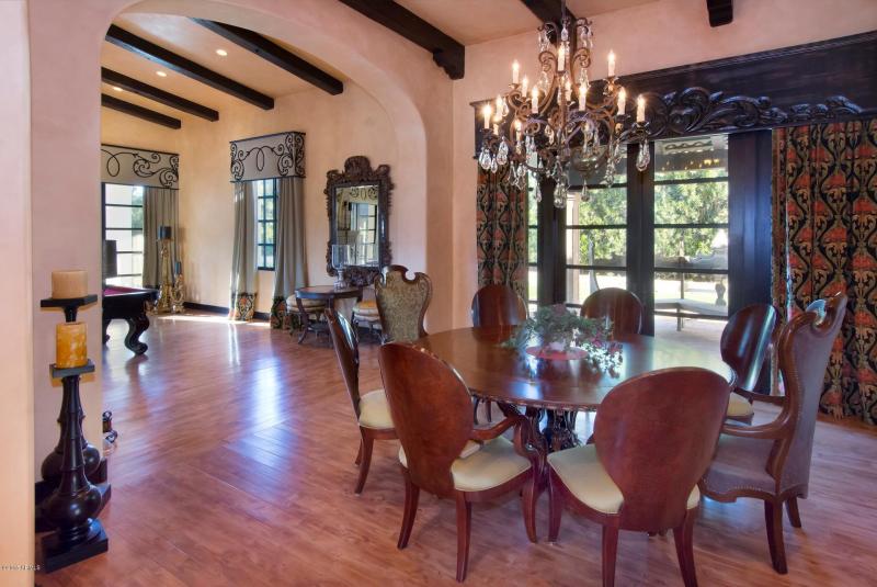 OPEN DINING ROOM DOORS TO DINE EL FRESCO