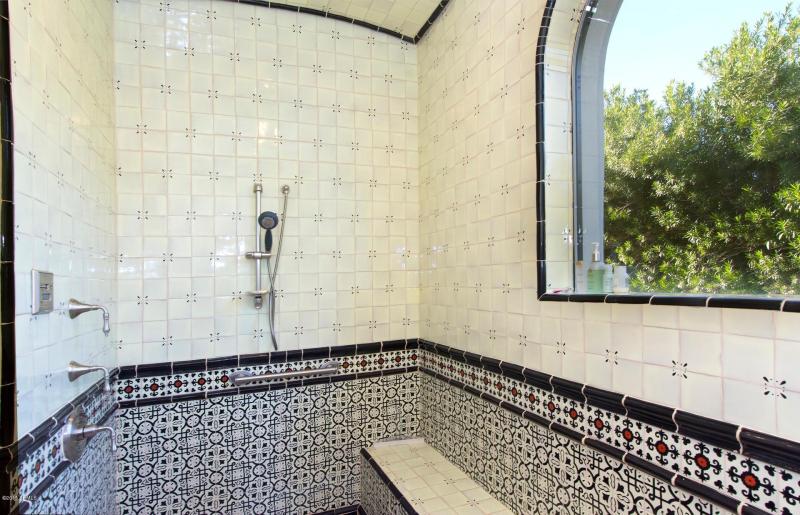 CUSTOM SPANISH TILE FINISHES