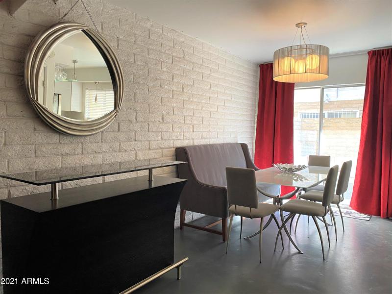 Bar and Eat In Kitchen