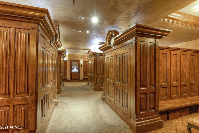 :ocker Room