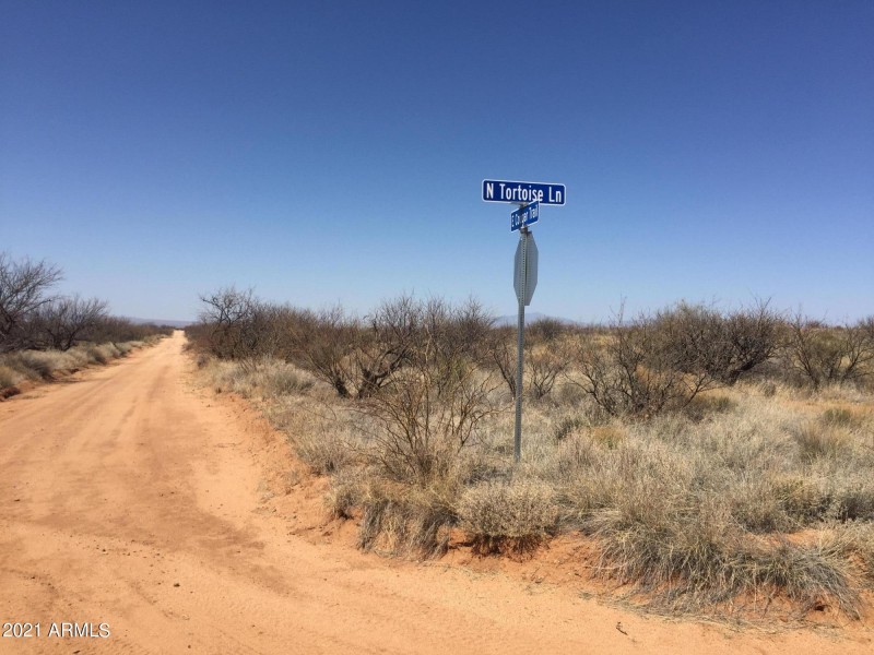 BIG 2 ROAD FRONTAGE !