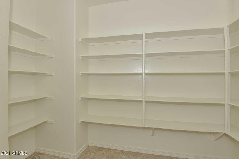 Walk-in-Pantry