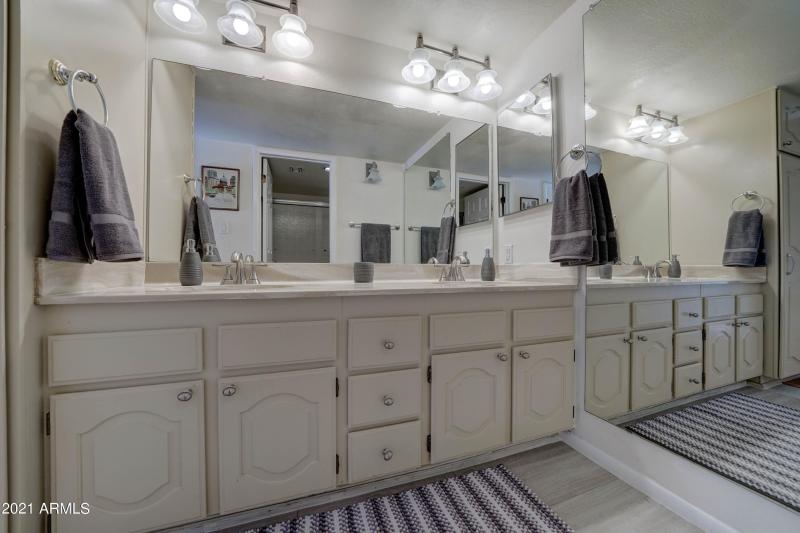 194 BATHROOM VANITY