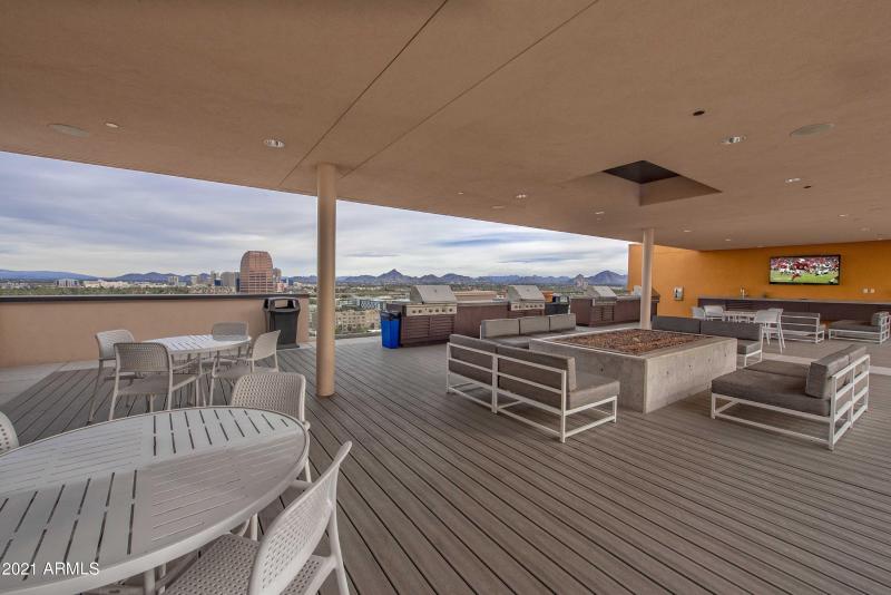 014_Rooftop BBQ's & Social Area