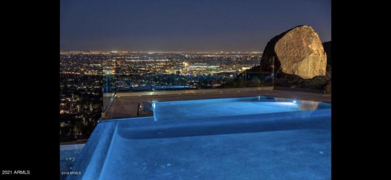 Infinity edge pool