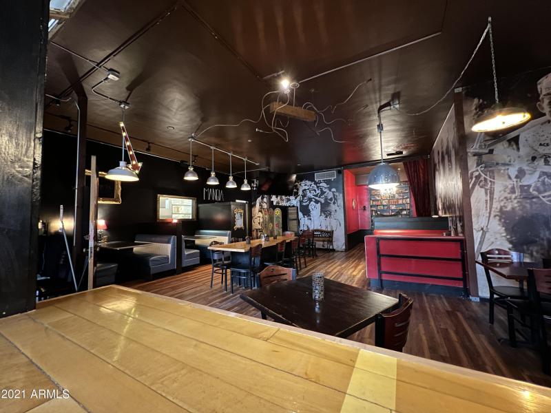 INSIDE PIZZA RESTAURANT