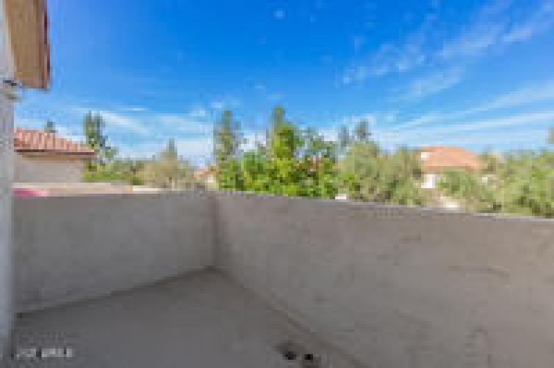 1187-upstairs patio 2