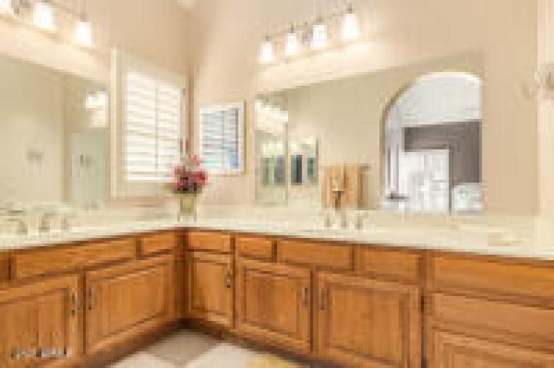 1187-master bathroom