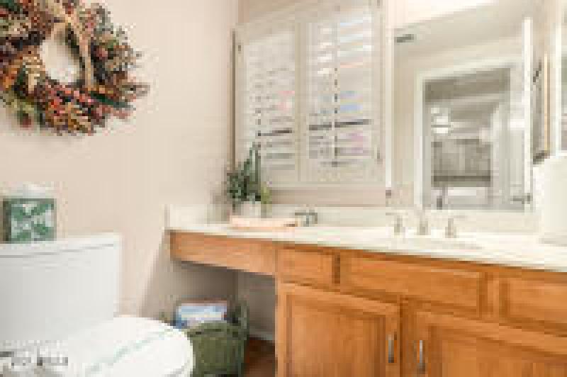 1187-guest bathroom
