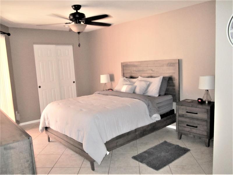 B11 U116 SPACIOUS BEDROOM