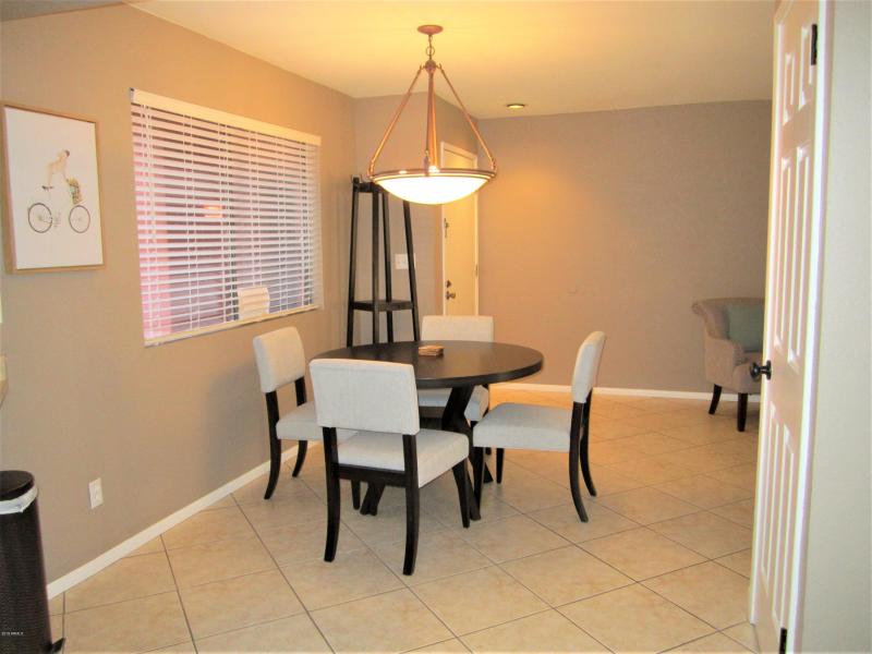 B11 U116 PERFECT DINING AREA & ENTRY