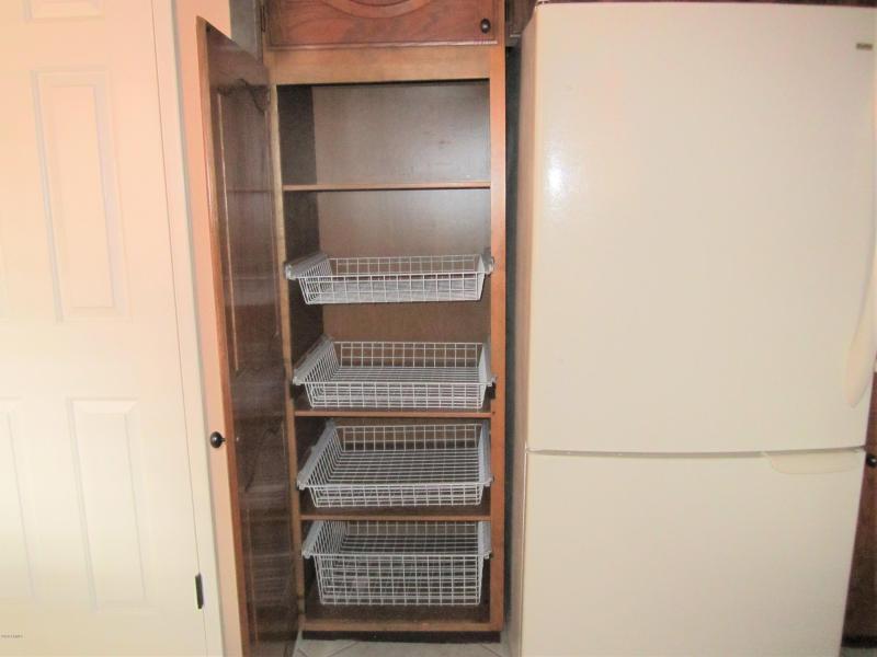 HAY PANTRY WITH PULL OUTS