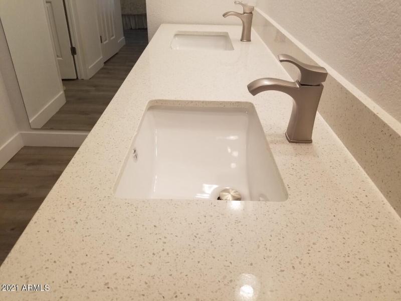12 125 DOUBLE VANITY SINKS & QUARTZ