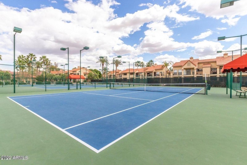 racquet club tennis court pic