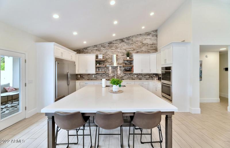 12823 N 78th St-large-011-018-12823 N 78