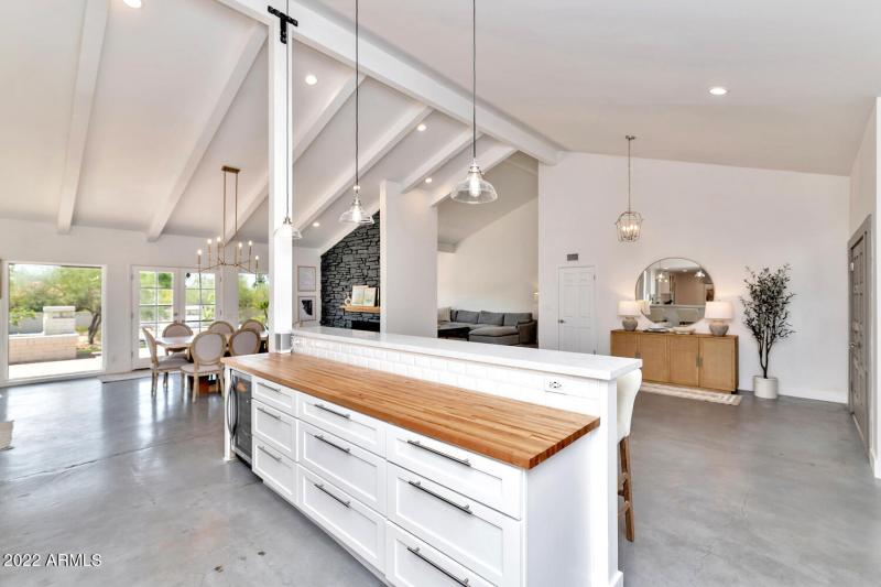 3411 E Valley Vista Ln-large-012-017-341