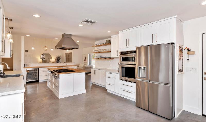 3411 E Valley Vista Ln-large-013-009-341