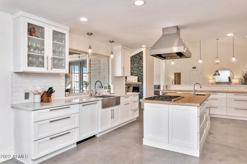 3411 E Valley Vista Ln-large-015-020-341