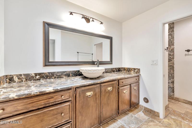 3411 E Valley Vista Ln-large-023-030-341