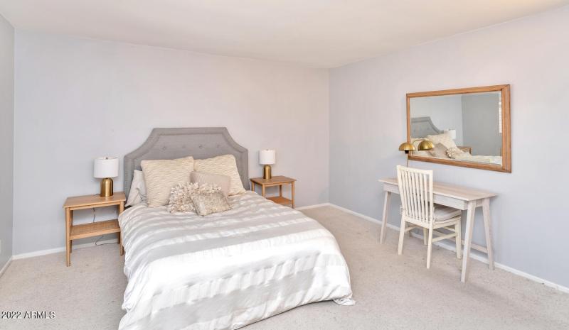 3411 E Valley Vista Ln-large-026-025-341