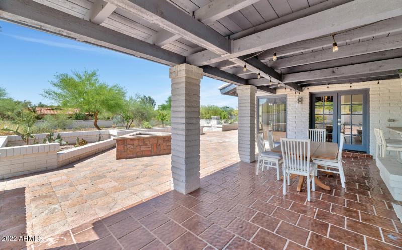 3411 E Valley Vista Ln-large-035-028-341