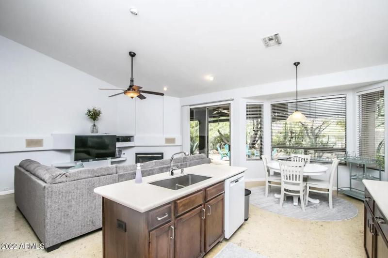 Kitchen to Famiy Room