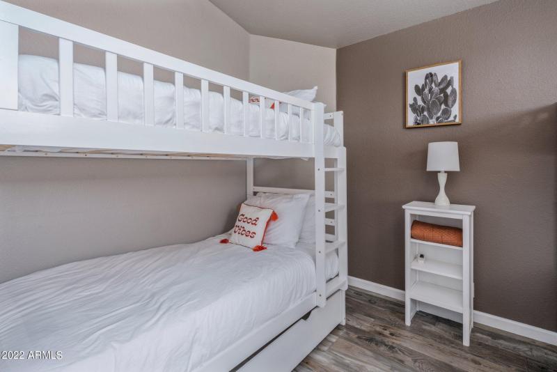 Double Bunk Bed Guest Room