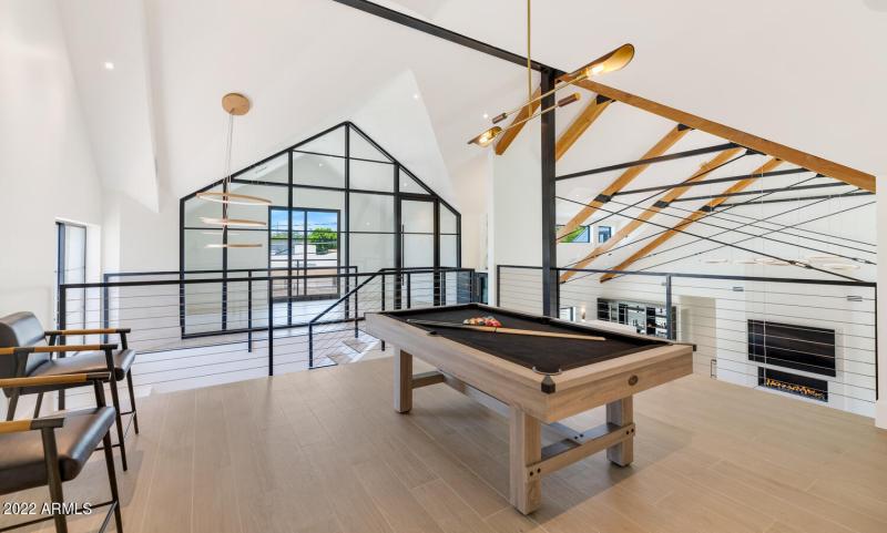 4216 E Hazelwood St-large-030-015-4216 E