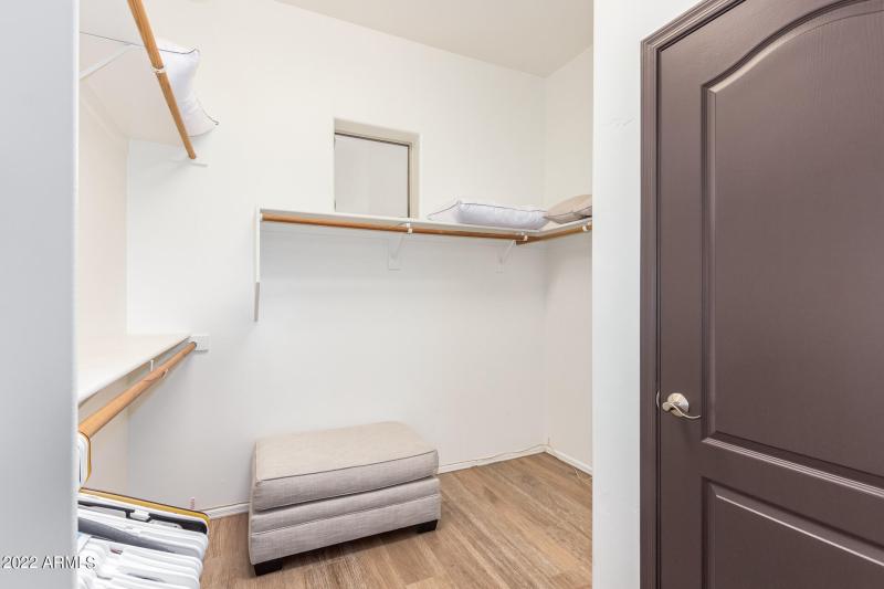 0017-17 - Red Dog 5872