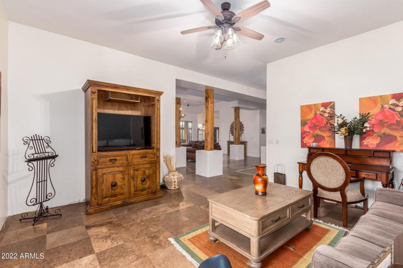 0011-11 - Red Dog 5872