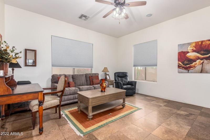 0010-10 - Red Dog 5872