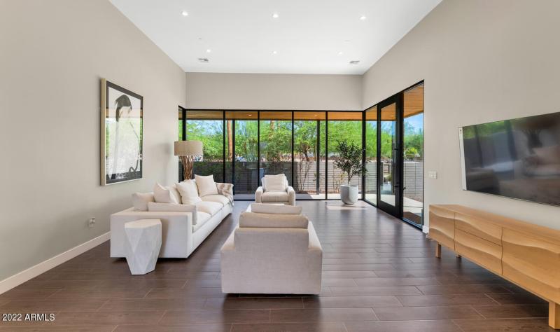 10195 E Cactus Rd-large-008-016-10195 E