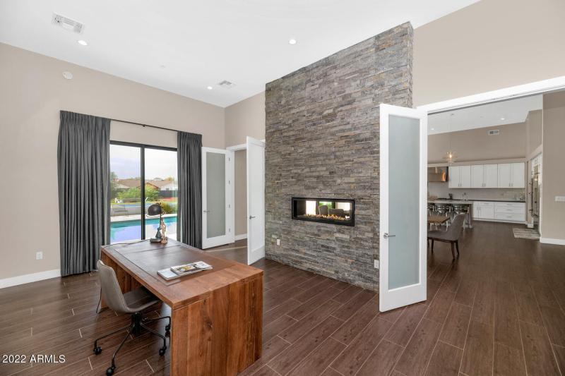 10195 E Cactus Rd-large-022-035-10195 E