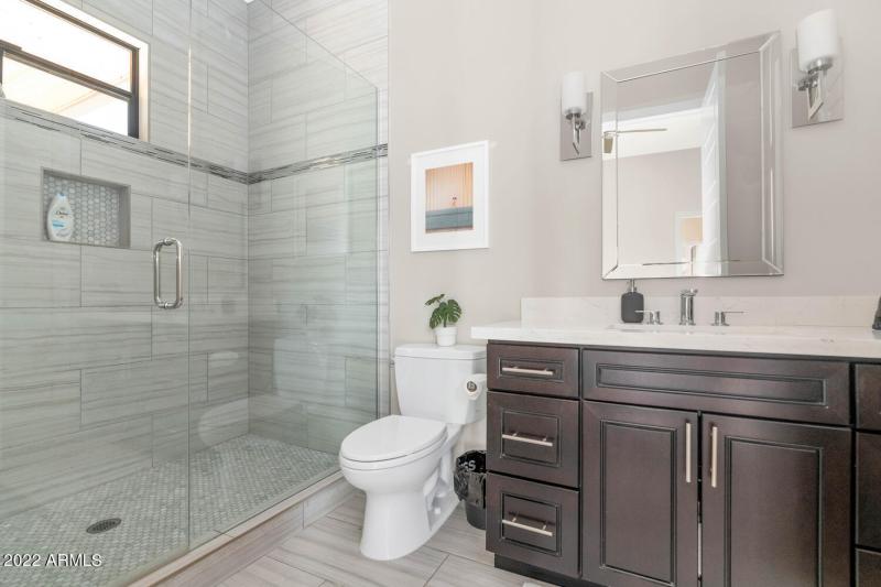 10195 E Cactus Rd-large-025-042-10195 E