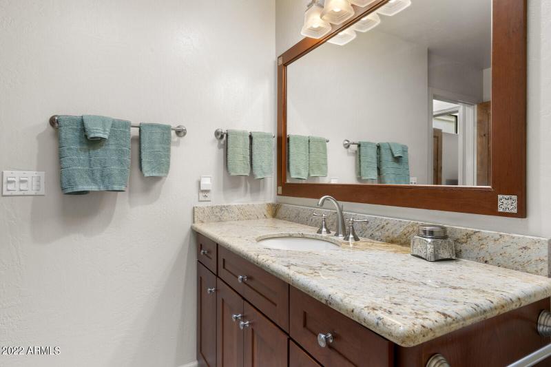 29_23010_N_86th_St__25_mls