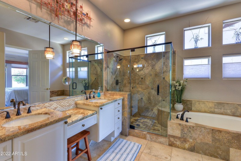 Master Bathroom w Walk In Closet