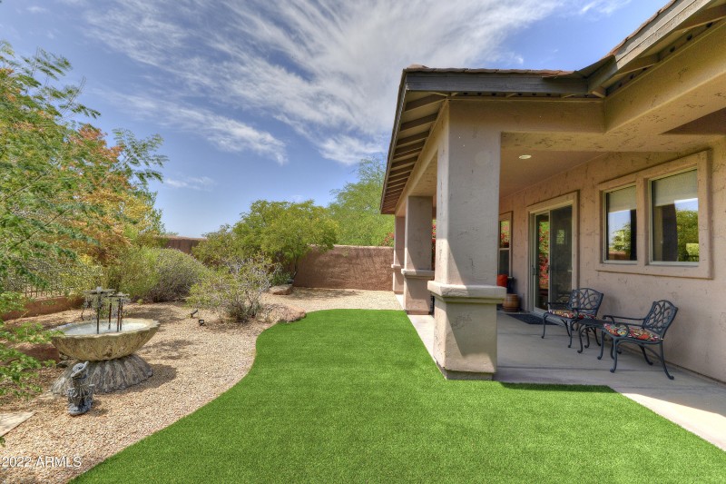 Fountain- Synthetic Grass