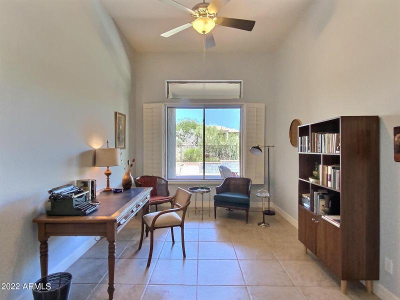 1946 W Eastman - Den