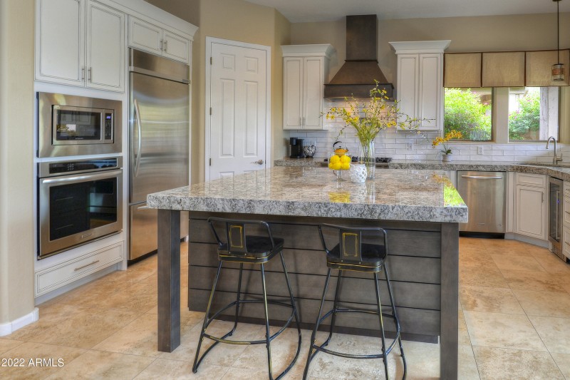 2 Ovens & Wine Fridge