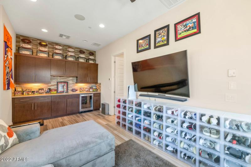 2855 E Los Gatos Dr-large-032-039-2855 E