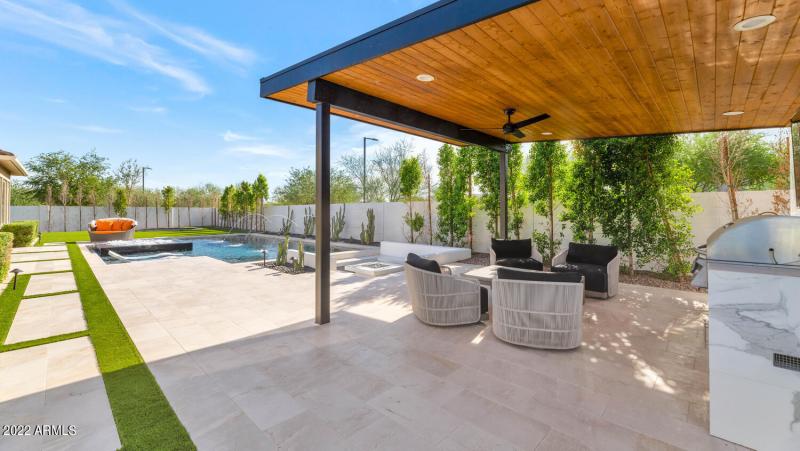 2855 E Los Gatos Dr-large-042-020-2855 E