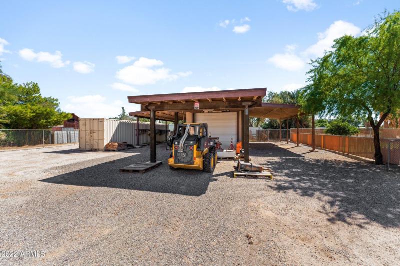 Additional Carports & Detached Garage