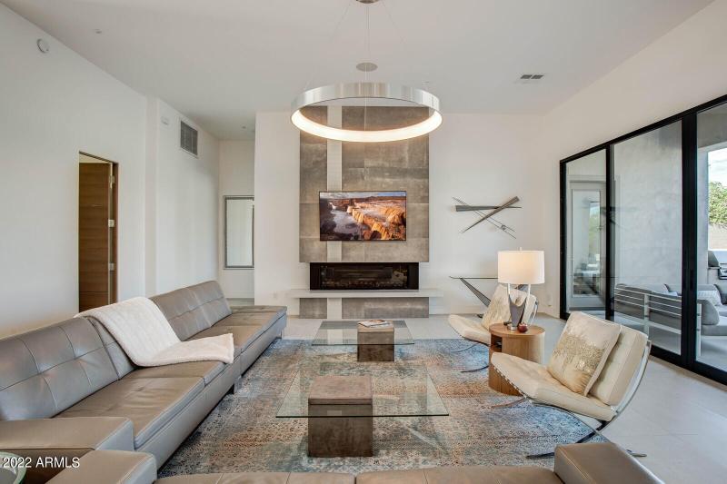 10_19823_N_83rd_Pl__11_mls