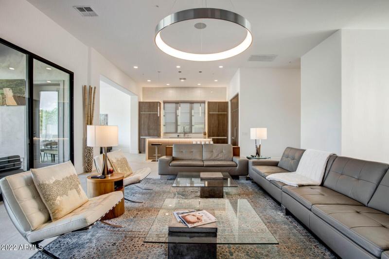 13_19823_N_83rd_Pl__14_mls