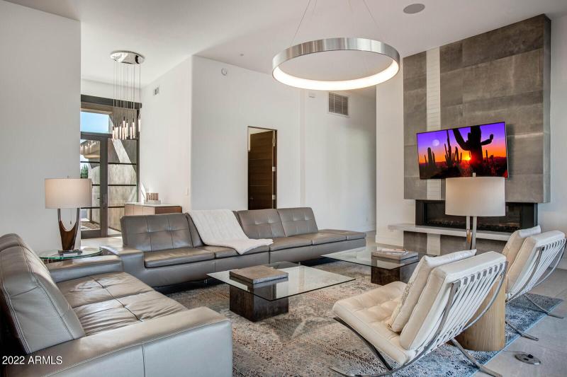 17_19823_N_83rd_Pl__18_mls