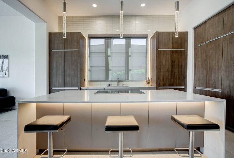 32_19823_N_83rd_Pl__32_mls