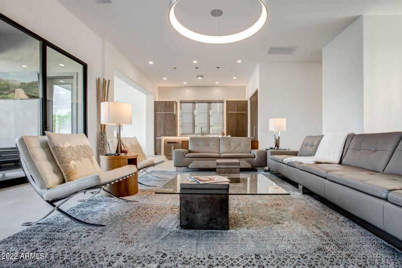 14_19823_N_83rd_Pl__15_mls